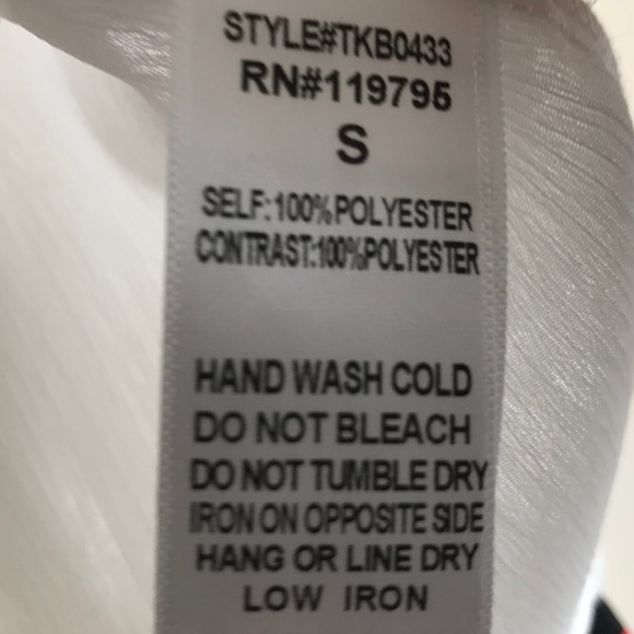 Ruffle blouse with blue & red ribbon - Picture 6 of 6